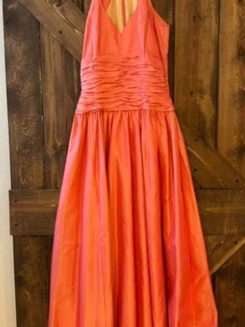 Special Occasion  Formal Long Dress Gown 100% Silk Halter V-Neck Coral Sz 6